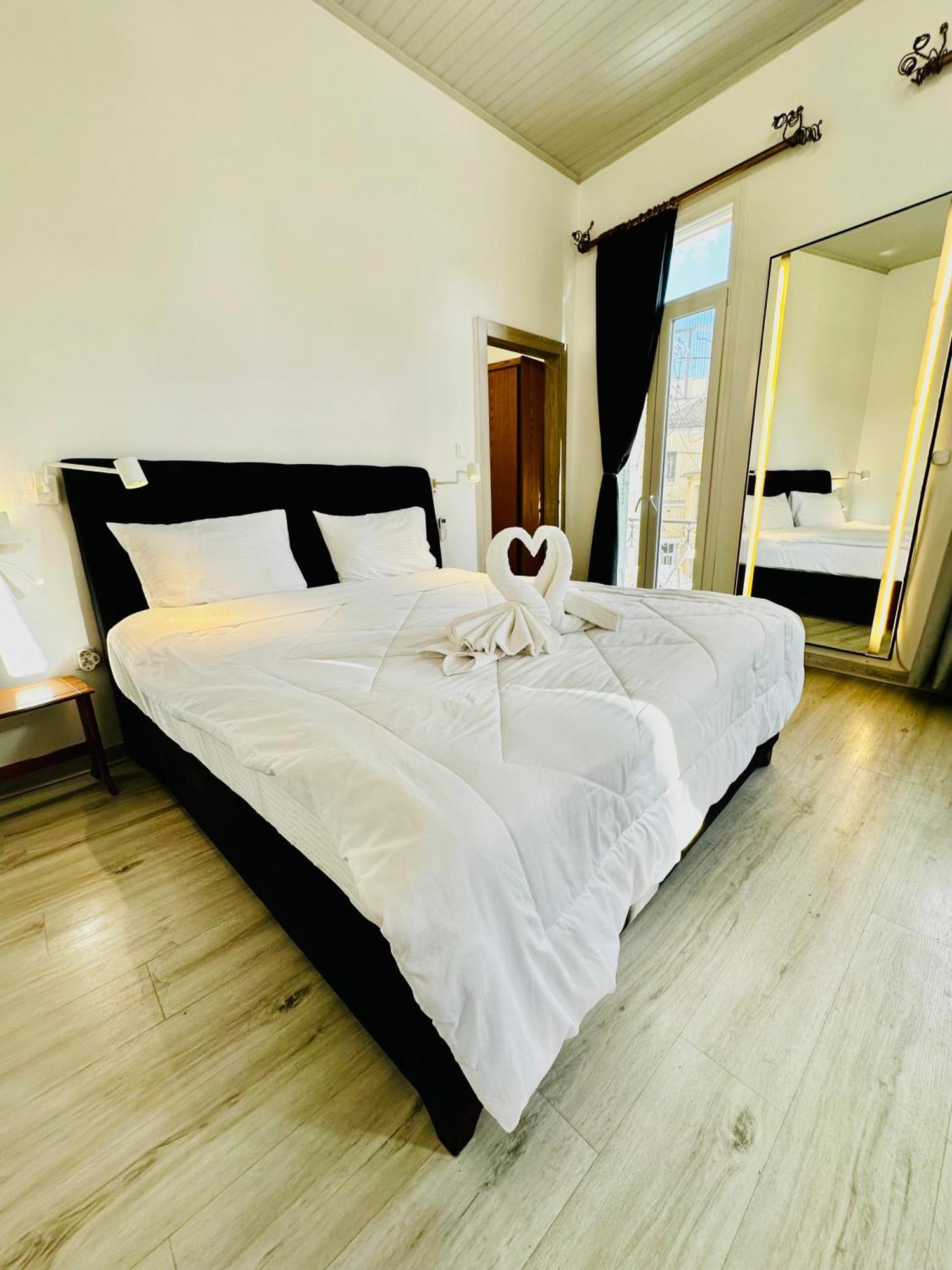 Travelers Luxury Suites, Studios & Apartments Corfu  Εξωτερικό φωτογραφία