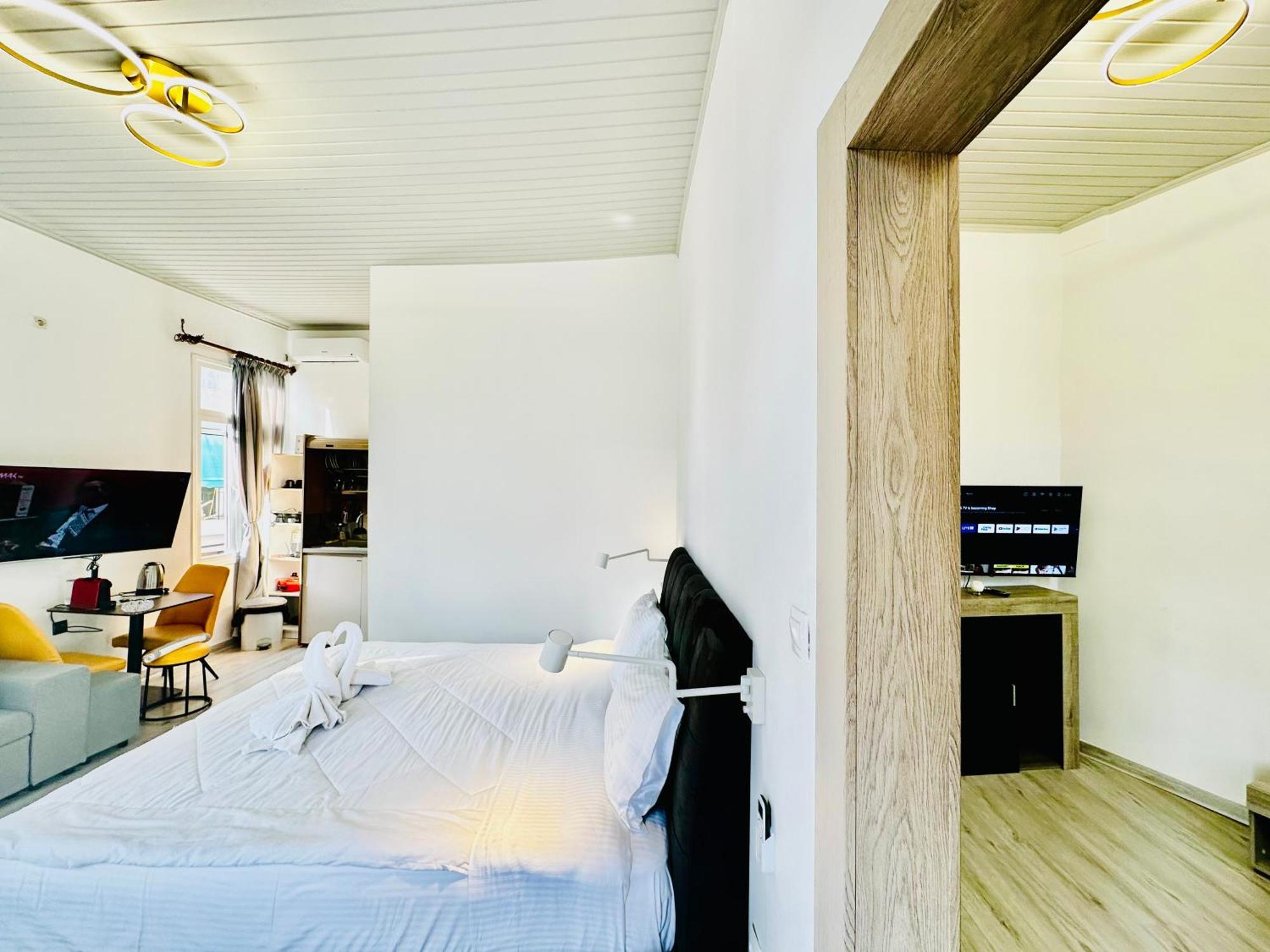 Travelers Luxury Suites, Studios & Apartments Corfu  Εξωτερικό φωτογραφία