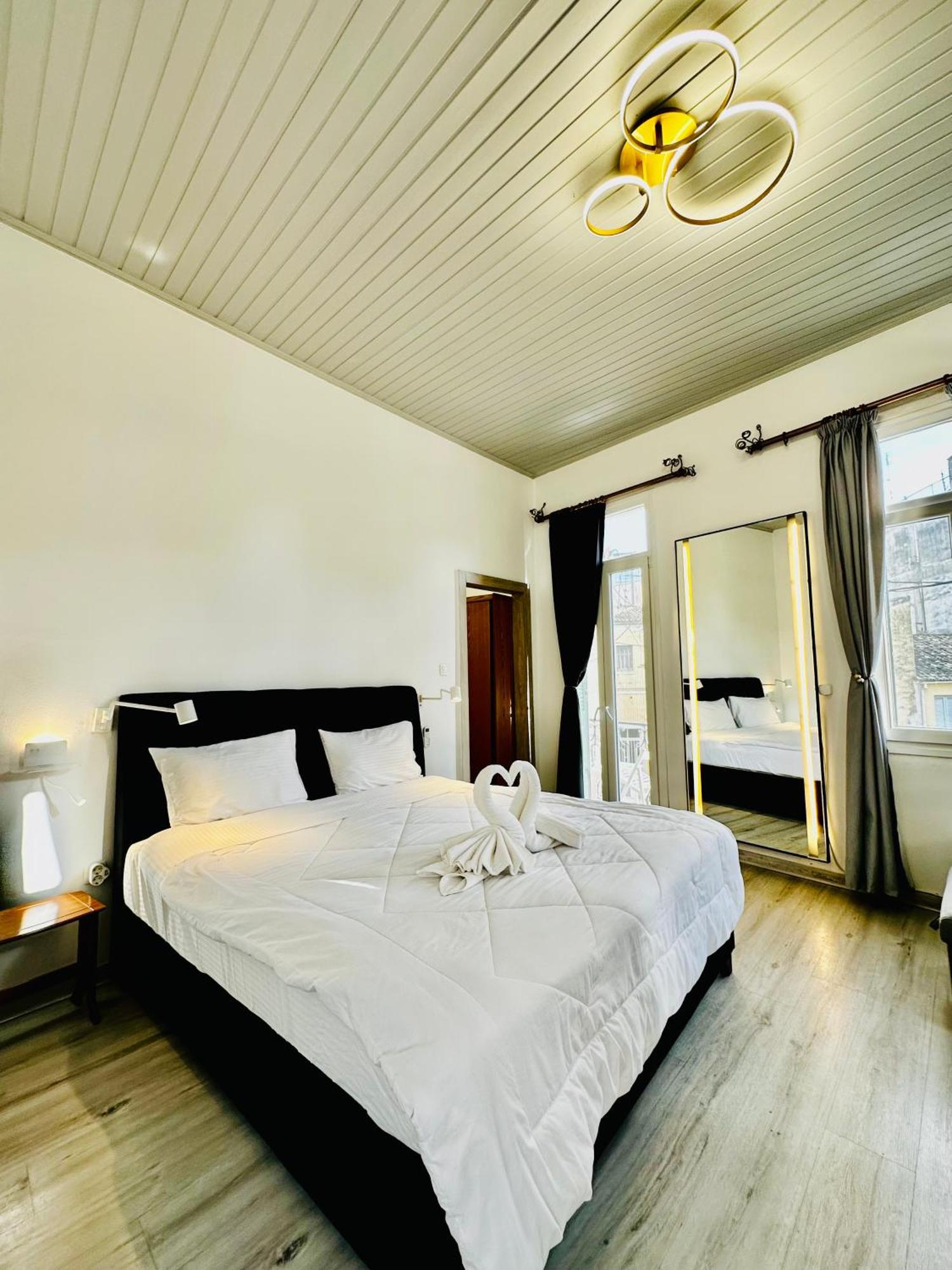 Travelers Luxury Suites, Studios & Apartments Corfu  Εξωτερικό φωτογραφία